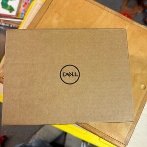 Dell universal dock D6000S Brown Box